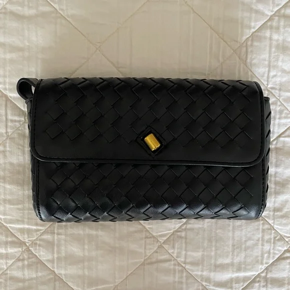 Verano Hill Therese Crossbody Bag - Picture 6 of 7